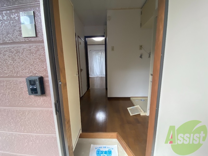 玄関　玄関からの様子。毎日の出入りはこちらから。