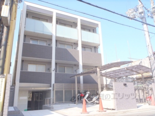 京都市伏見区西桝屋町のマンションの建物外観