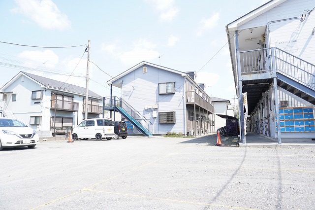 駐車場　敷地内駐車場あり