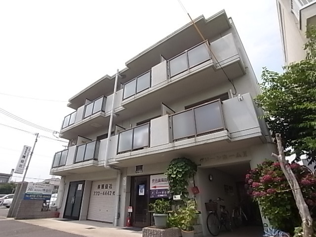 伊丹市桜ケ丘のマンションの建物外観