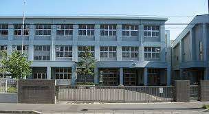 中学校　静岡市立清水第三中学校（中学校）まで385m