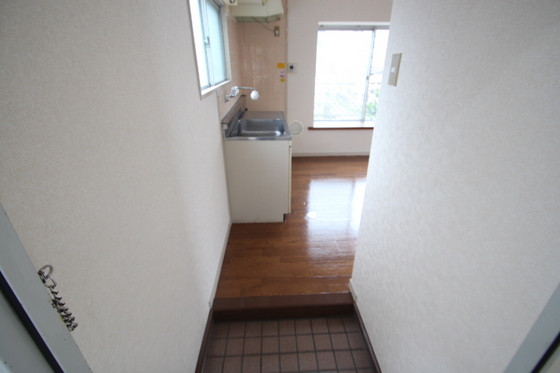 玄関　※別号室のお写真です。