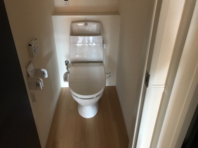 トイレ　※同物件別号室写真となります。