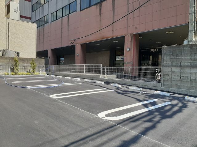 【福岡市西区石丸のマンションの駐車場】