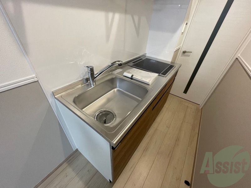 キッチン　こちらはキッチンです。２口のＩＨコンロでございます。