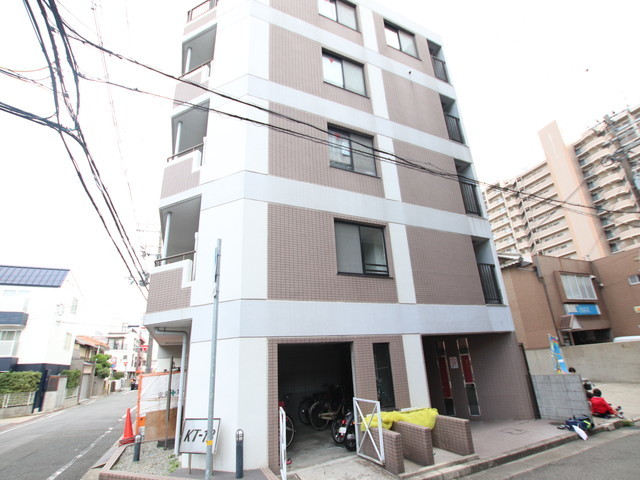 KT13の建物外観