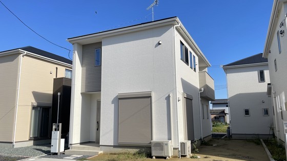 リナージュ鈴鹿市東磯山０２の建物外観