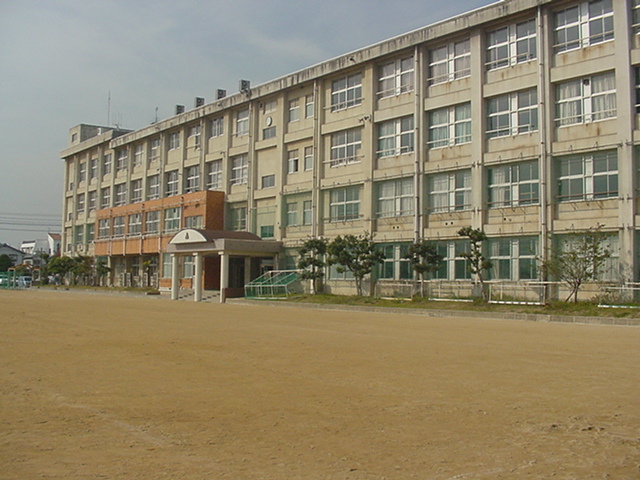 中学校　倉敷市立連島中学校（中学校）まで1015m