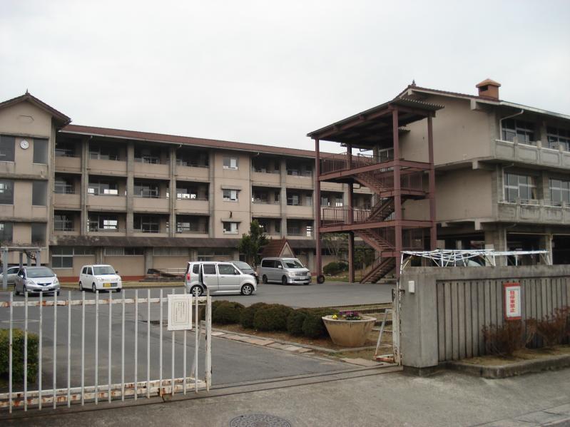 小学校　倉敷市立連島神亀小学校（小学校）まで371m