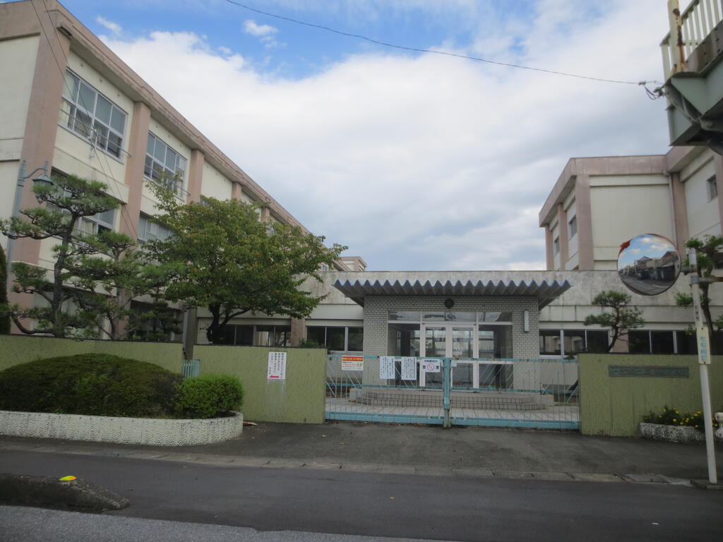 小学校　一宮市立萩原小学校（小学校）まで634m