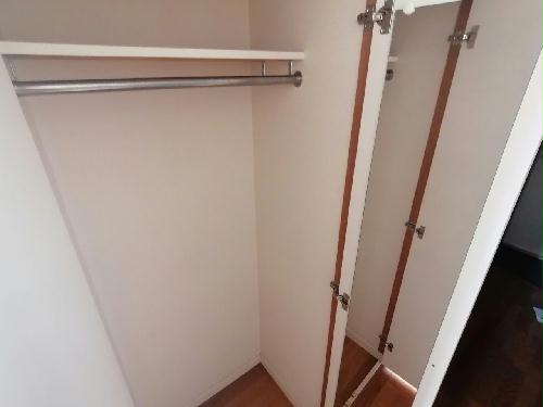 収納　収納クローゼットです。姿見も付いてます。