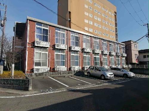 駐車場　広々とした駐車場で止めやすいです。