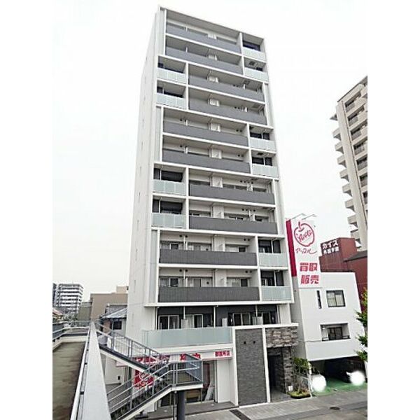 【名古屋市昭和区阿由知通のマンションのエントランス】