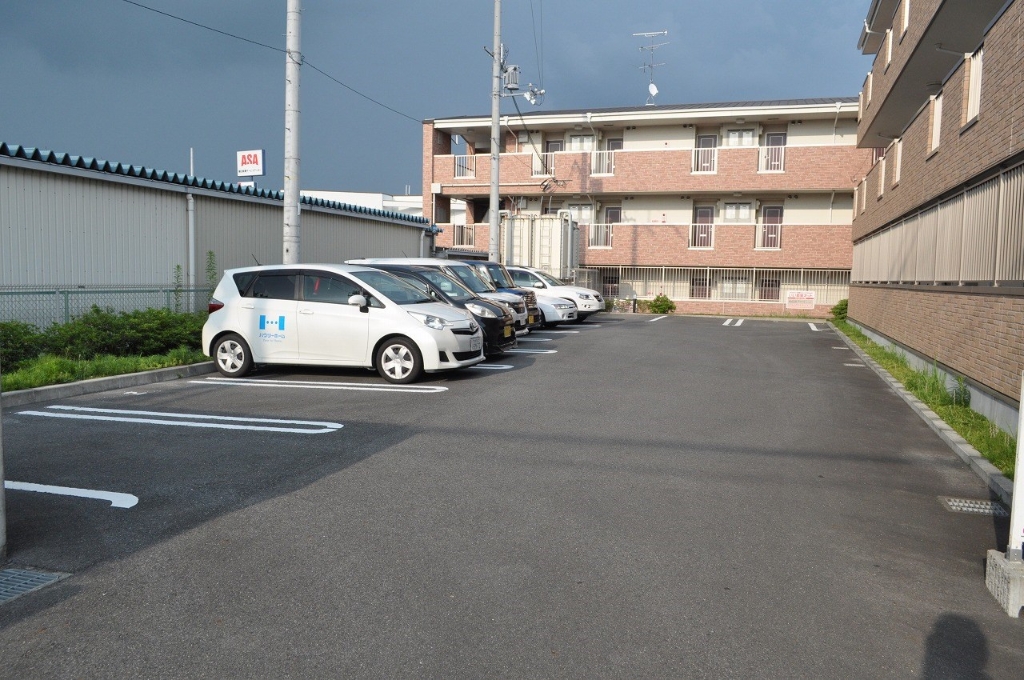 【京田辺市東古森のマンションの駐車場】