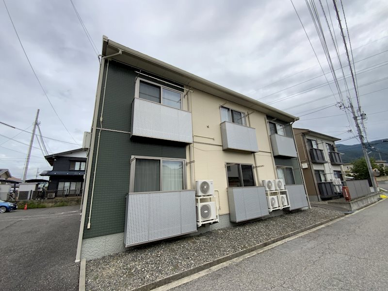 【松本市横田のアパートの建物外観】