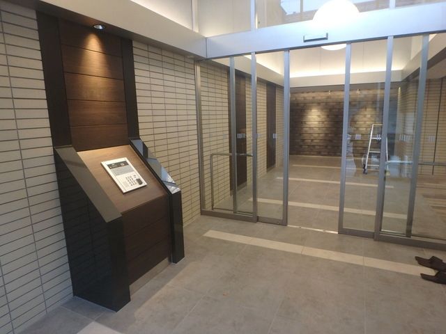 【板橋区大和町のマンションのエントランス】