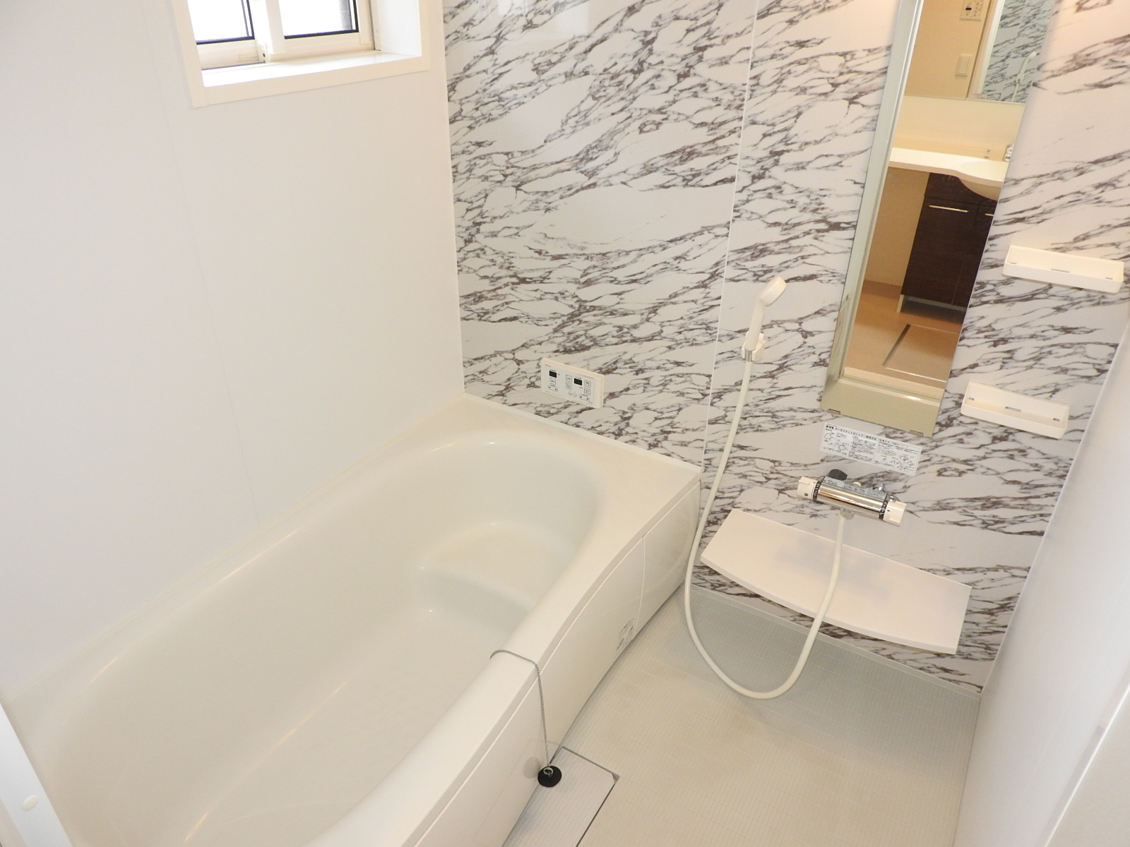 バス・シャワールーム　追焚き機能付き