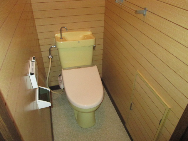 トイレ　１階トイレ（温水洗浄暖房便座）