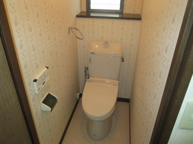 トイレ　２階トイレ（温水洗浄暖房便座）