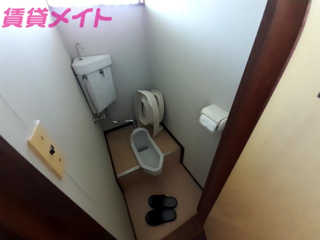 トイレ　同物件別室の画像です