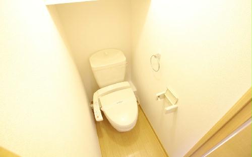 トイレ　温水洗浄便座を標準装備！