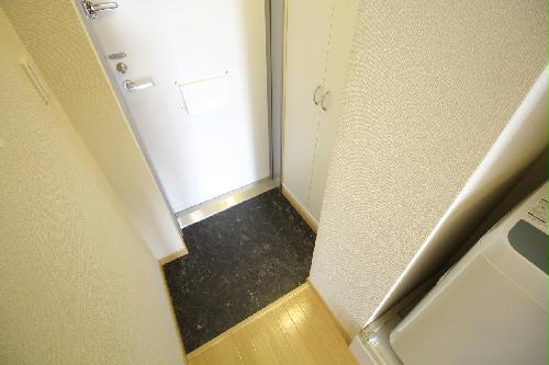 玄関　シューズＢＯＸ付きの玄関です☆