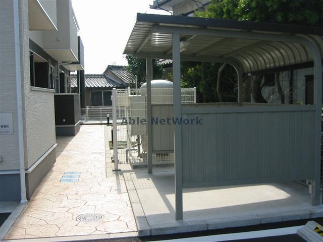 名鉄西尾線 西尾駅 バス乗車時間：14分 最寄りバス停で下車 徒歩2分 2階建 築19年の外観写真