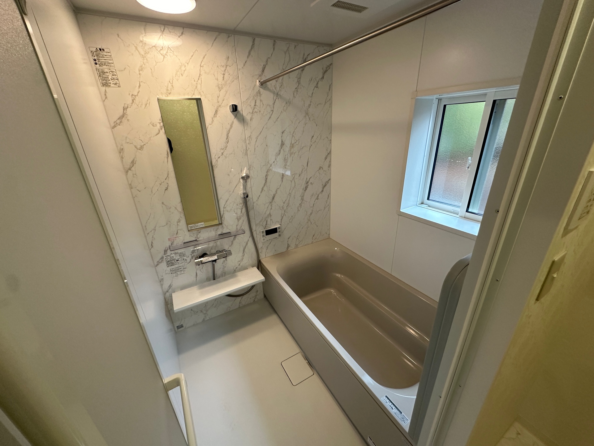 バス・シャワールーム　新品未使用の浴室