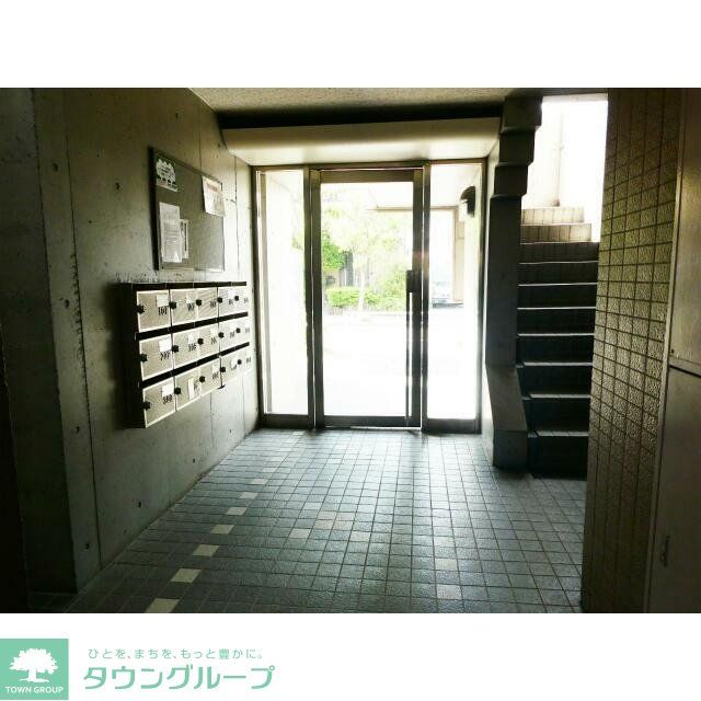 【川崎市川崎区下並木のマンションのエントランス】