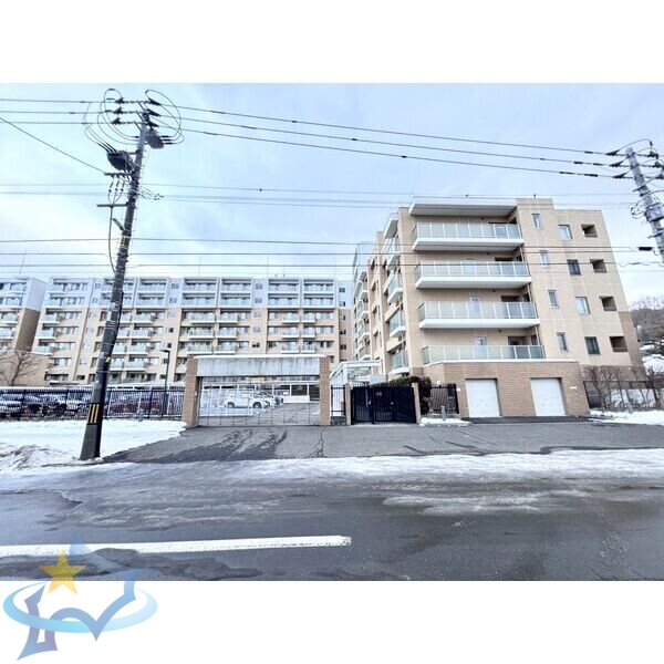 札幌市中央区南十一条西のマンションの建物外観