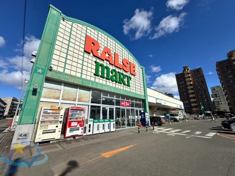 【札幌市中央区南十一条西のマンションのスーパー】