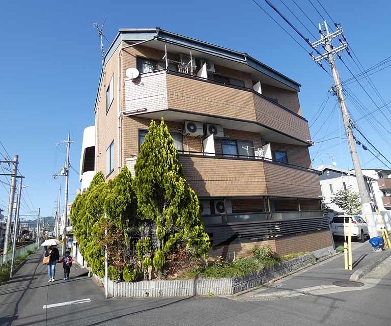 京都市左京区田中北春菜町のマンションの建物外観