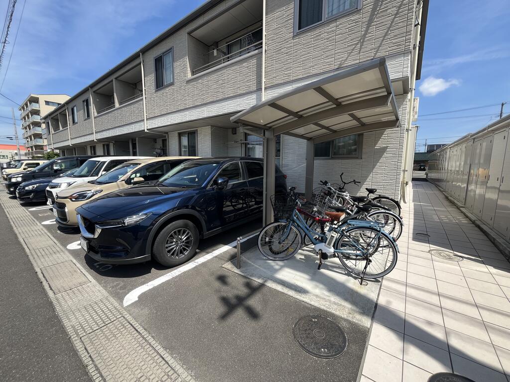 【クレール富沢西Aの駐車場】