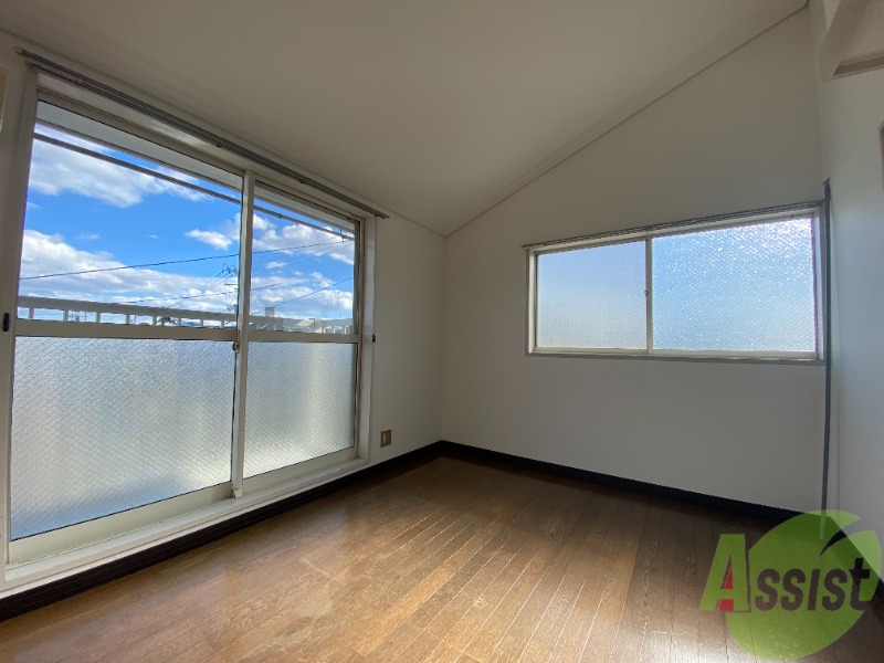 その他部屋・スペース　綺麗なリビングです。家具を何を置くか迷いますね！