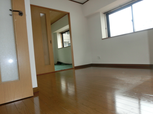 居室・リビング　※別のお部屋の写真です。現状を優先させます。