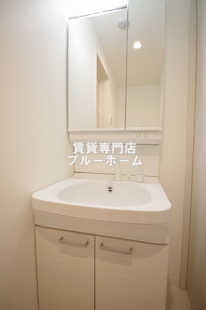 洗面設備　洗面所も収納豊富！