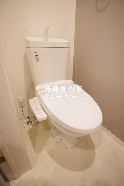 トイレ　温水洗浄便座付きのトイレ！