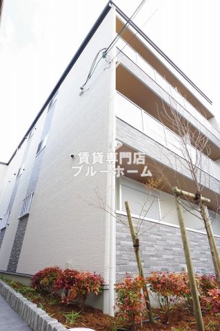 建物外観　木造3階建ての綺麗な物件！