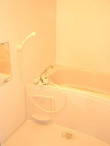 バス・シャワールーム　浴室乾燥機付きのバスルーム