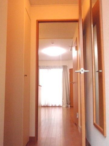 玄関　光射し込む明るい玄関廊下！