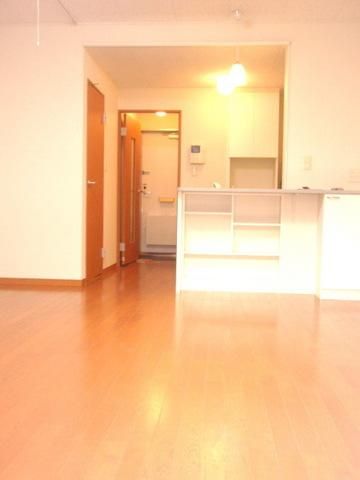 居室・リビング　カウンターキッチンの裏は家具調になっていて便利♪