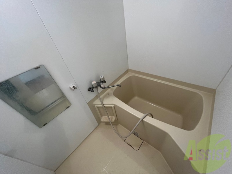 バス・シャワールーム　バスルームはこちらです。広々としてゆったり休めます。