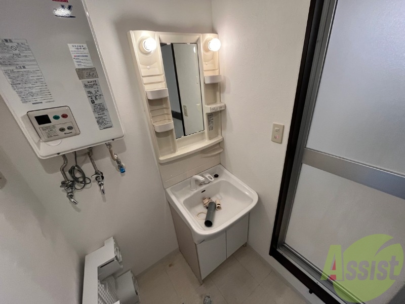 洗面設備　洗面台。朝の身支度はここでばっちり決めましょう。