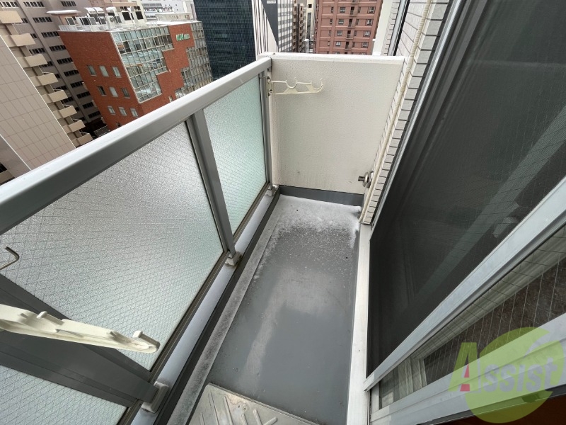 バルコニー　こちらはバルコニー。洗濯物が干せるようになっています。