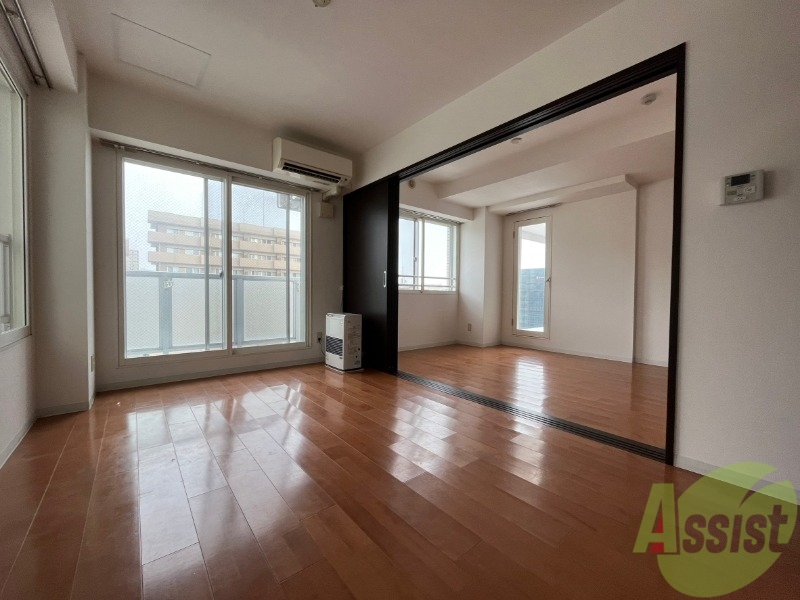 居室・リビング　広々としたリビングですね。使い勝手がよさそうですね！