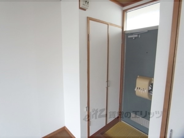 収納　玄関横に収納あります