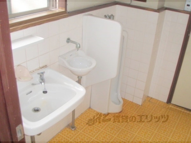 洗面設備　共同洗面台です。