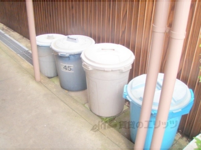 エントランス　ゴミ回収場所です。