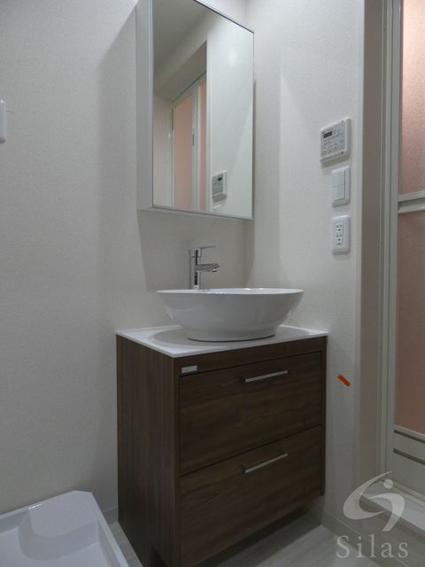 洗面設備　同施工会社・同型モデルの室内です。（参考写真・イメージ写真）