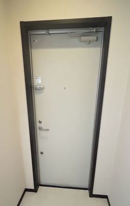 玄関　同施工会社・同型モデルの室内です。（参考写真・イメージ写真）